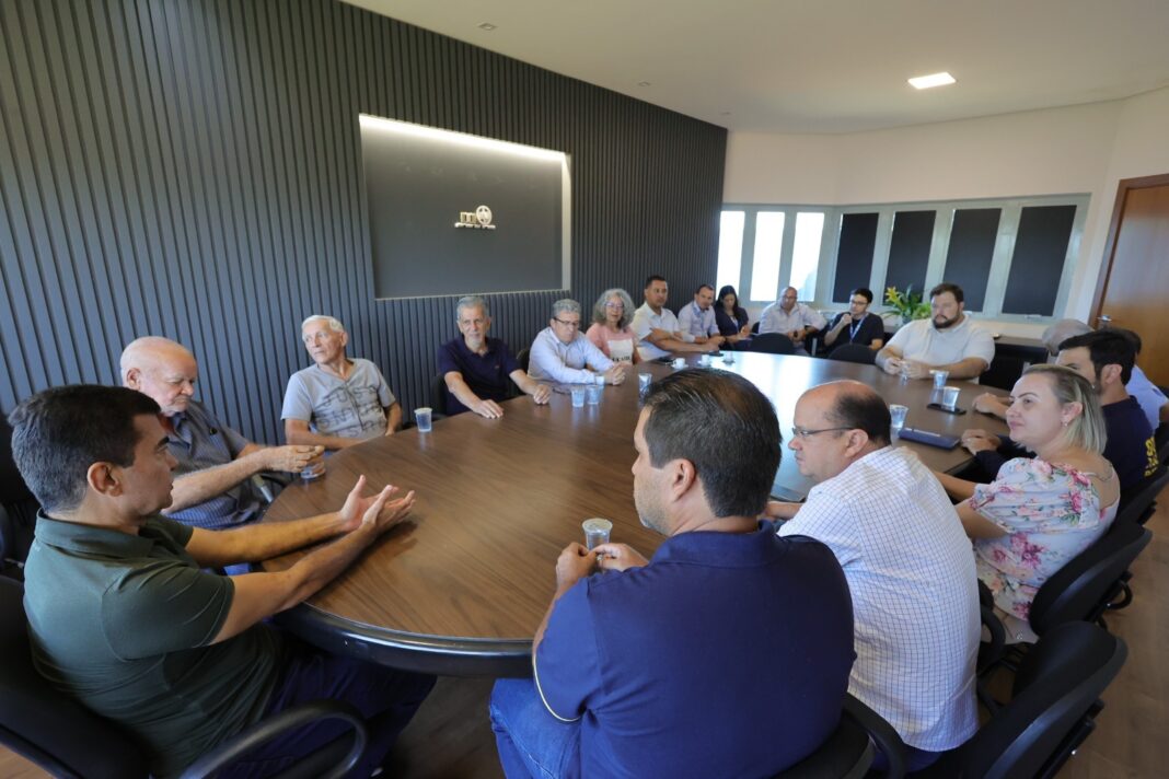 Momento de oficialização do convênio foi bastante celebrado pelo prefeito Marçal Filho, vice-governador José Carlos Barbosa, presidente da Câmara Liandra Brambilla e representantes de instituições diversas.