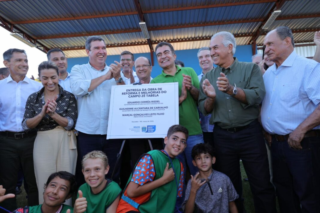 Prefeito Marçal Filho e governador Eduardo Riedel durante agenda de entrega de obras e assinatura de serviços em Dourados na sexta-feira – Foto: A. Frota.