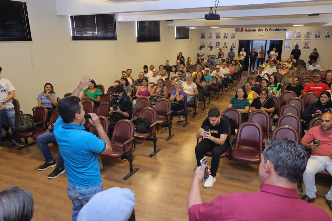 Prefeito Marçal Filho fez a entrega de títulos de regularização fundiária nesta sexta-feira em Dourados – Fotos: A. Frota.