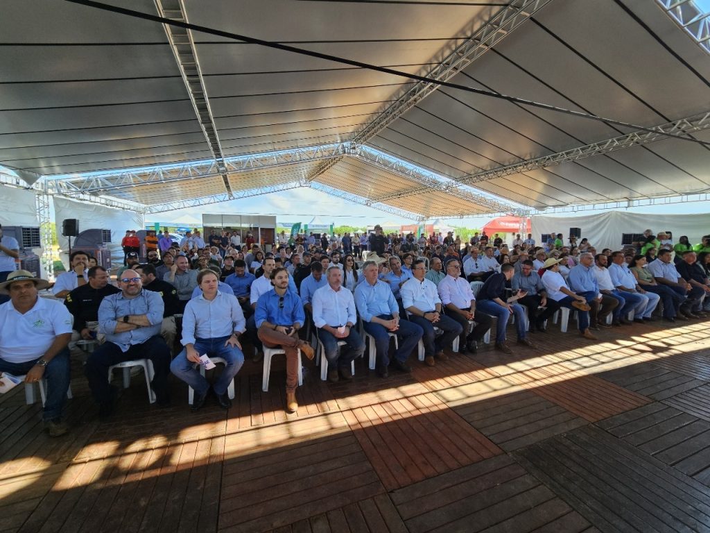 Expocanas foi aberta na manhã de terça com a presença de autoridades e emrpesários em Nova Alvorada do Sul.