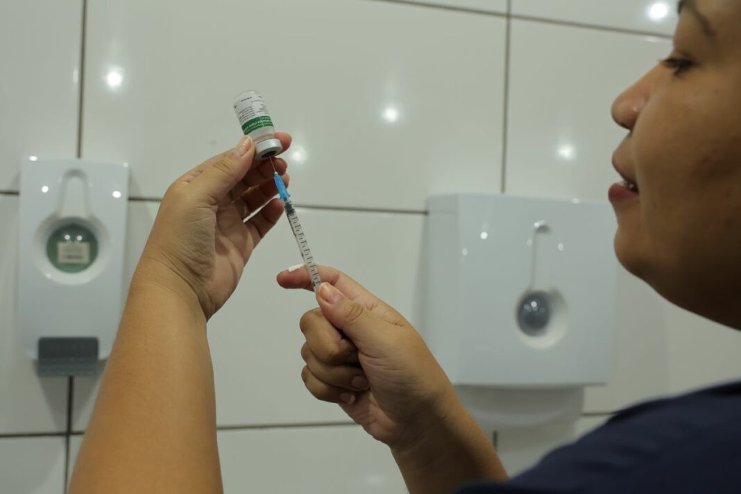 Vacinação contra Influenza continua a todo vapor nas unidades de saúde de Dourados, mas no final de semana será apenas no PAM. Foto: A. Frota.