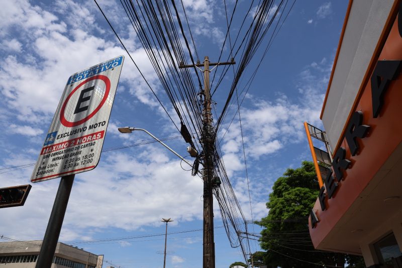 Encontro entre Prefeitura de Dourados e representantes de empresa de telecomunicação ocorreu na manhã desta quinta-feira – Fotos: A. Frota.