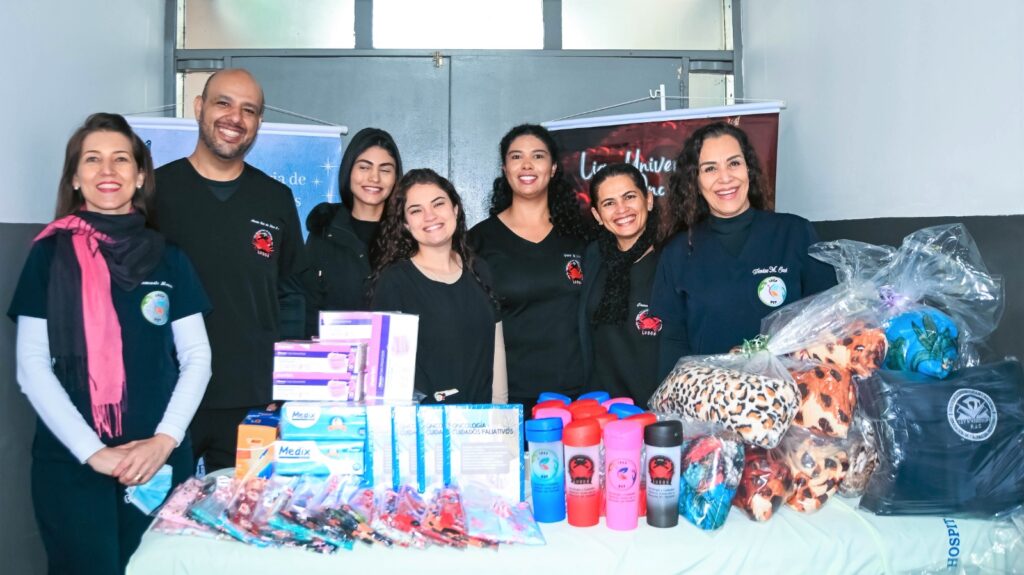 Estudantes da UCP fazem doações ao setor de oncologia do Hospital Regional de Pedro Juan Caballero Estudantes da UCP fazem doações ao setor de oncologia do Hospital Regional de Pedro Juan Caballero
