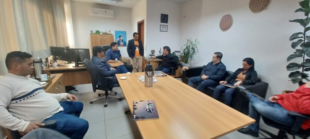 Carlos Bernardo, líder da UCP-PJC, realizou uma visita técnica ao campus do IFMS em Ponta Porã e promoveu o estabelecimento de parcerias Carlos Bernardo, líder da UCP-PJC, realizou uma visita técnica ao campus do IFMS em Ponta Porã e promoveu o estabelecimento de parcerias