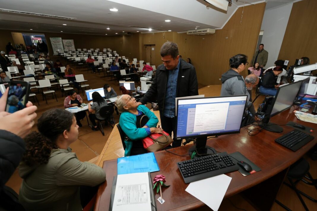 Prefeitura montou vários guichês para agilizar o atendimento das pessoas que comparecerem ao mutirão do Cadastro Único. Foto: A. Frota.
