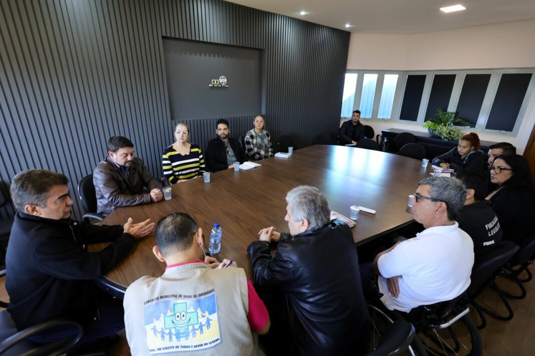 Reunião na manhã desta quarta-feira marcou o anúncio do aporte de R$ 3 milhões da Prefeitura de Dourados para a Fundação de Serviços de Saúde. Foto: A. Frota.