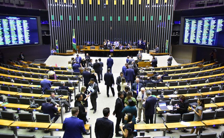 Câmara dos Deputados aprovou nesta quinta-feira (17) mudanças nas normas de licenciamento ambiental