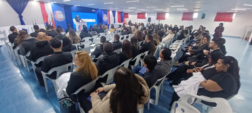 Graduandos da UCP de Pedro Juan apresentam suas teses finais de graduação Graduandos da UCP de Pedro Juan apresentam suas teses finais de graduação