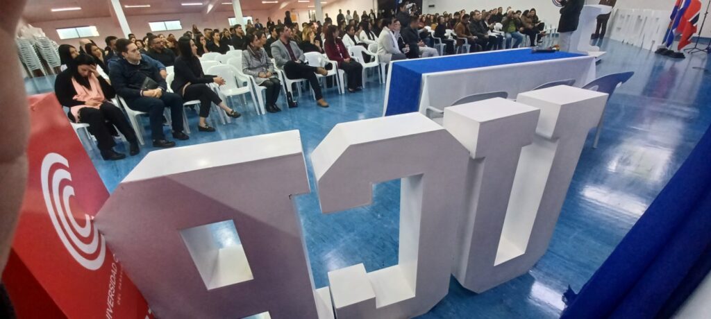 Graduandos da UCP de Pedro Juan apresentam suas teses finais de graduação Graduandos da UCP de Pedro Juan apresentam suas teses finais de graduação