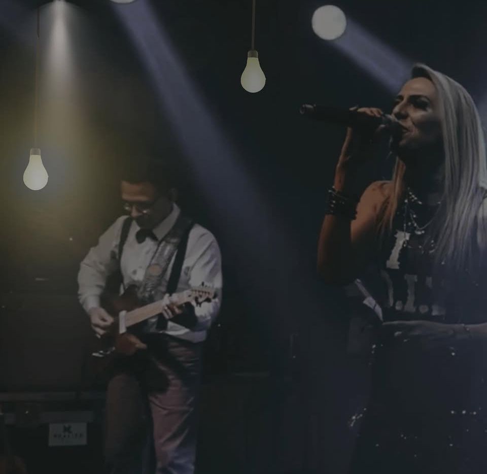 Legenda – Banda Expresso Cappuccino será a principal atração no Baile do Rubi que acontece neste sábado no Salão de Eventos da Unigran (Foto: Divulgação).