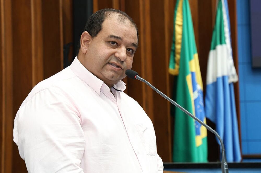 Presidente da Abecams,Jeder Fabiano, fala na Alems. (Foto: Wagner Guimarães).