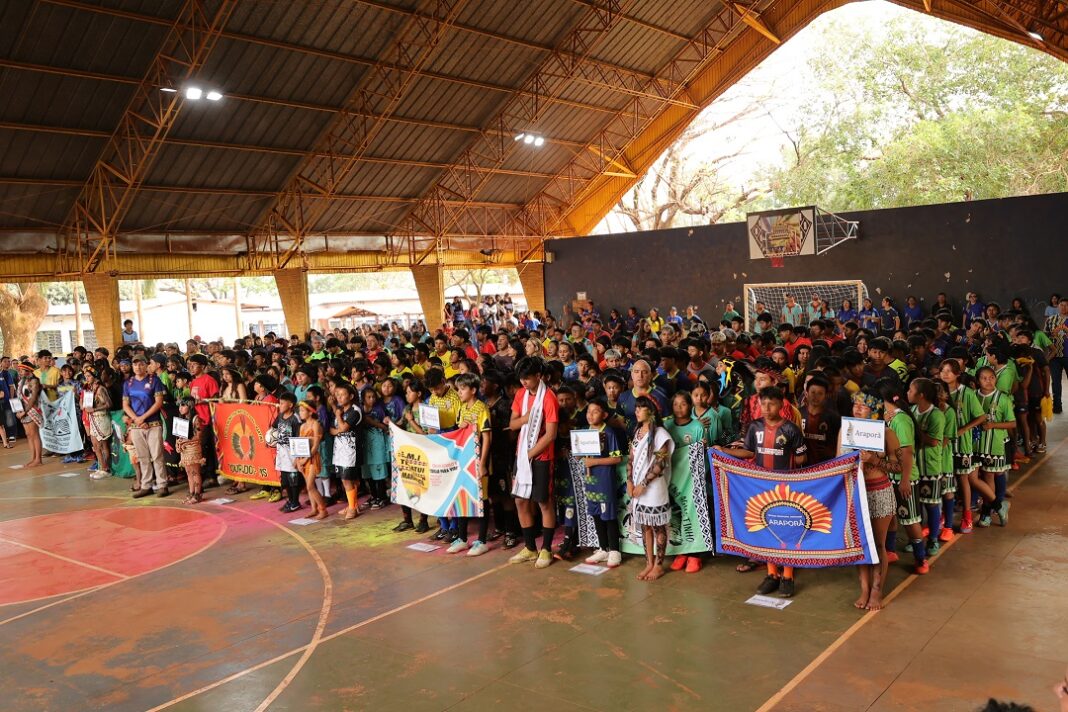 Cerimônia de abertura ocorreu na escola Municipal Tengatui Marangatu, com desfile de delegações e início dos jogos de futsal – Fotos: A. Frota.