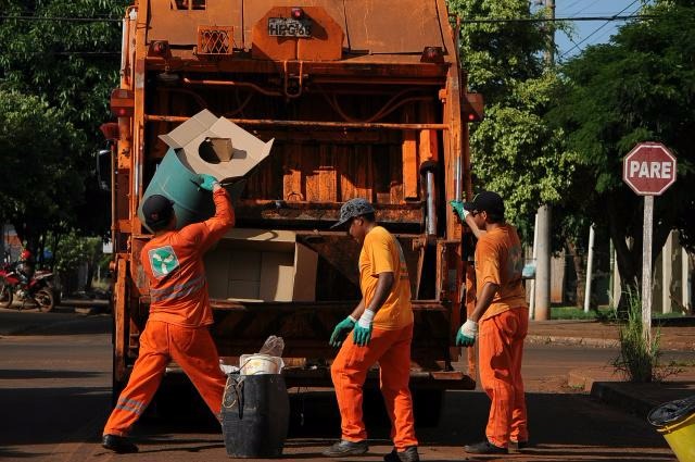 Serviço de coleta de lixo atenderá normalmente em Dourados durante o feriado de criação do Estado. Foto: Arquivo/Assecom.