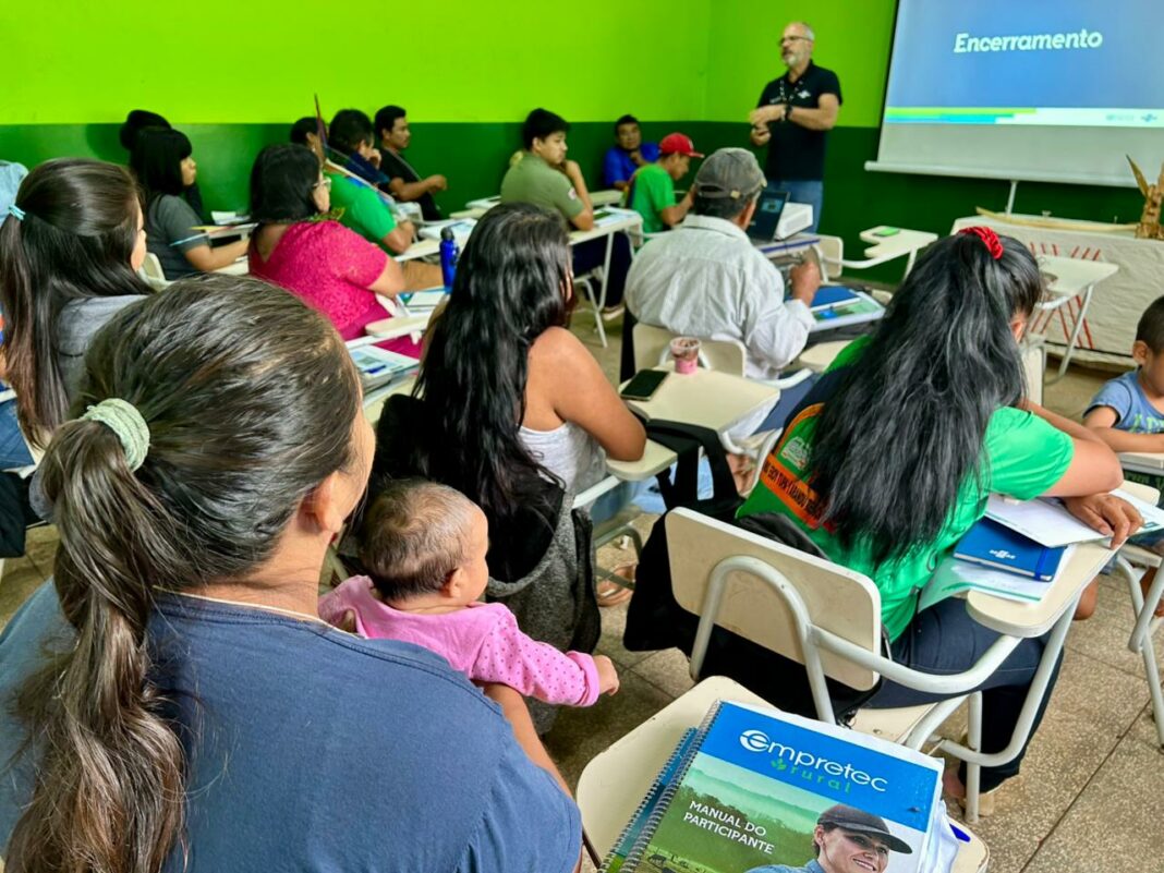 Participantes do Empretec Indígena na Aldeia Marangatu, em Antônio João (Foto: Paula Maciulevicius/SEC).