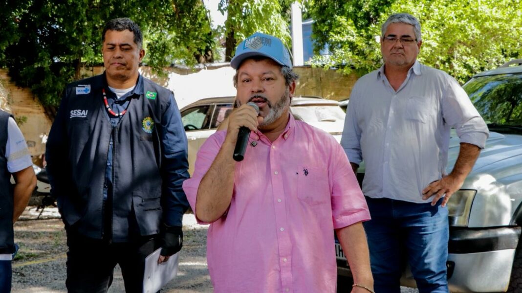 Carlos Bernardo recebe homenagens e participa de entregas públicas em seis municípios de MS, reforçando sua atuação regional e seu compromisso com políticas de desenvolvimento.