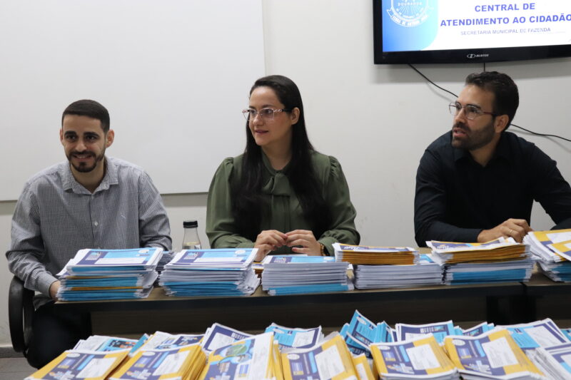 Durante coletiva de imprensa, secretária Suelen Nunes Venâncio apresenta o IPTU Digital, que entra em vigor a partir de janeiro de 2026 — Foto: Eduardo Scavassa/Assecom.