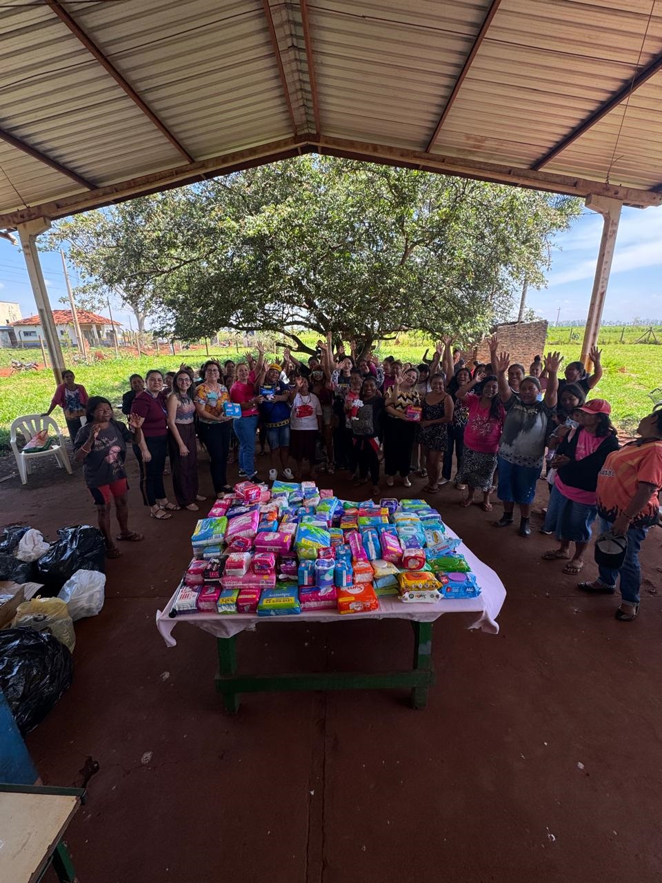 Momento foi marcado por solidariedade e mais de 400 itens higiênicos foram entregues para mulheres em situação de vulnerabilidade social- Fotos: Divulgação/ Assecom.