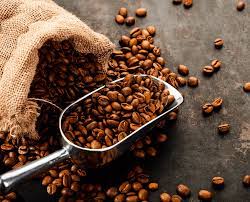 Retirada de tarifa de 40% sobre café brasileiro pelos EUA alivia exportadores, mas pressiona preços internacionais