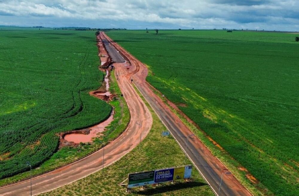 MS-289, rodovia que liga os municípios de Amambai e Juti (Foto: Saul Schramm/Secom)