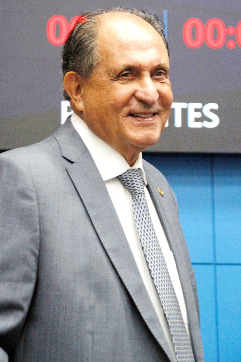 Zé Teixeira celebra trajetória de trabalho no aniversário de Dourados