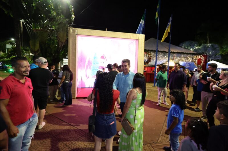 Famílias transformam “Natal Encantado Dourados” em local de confraternização