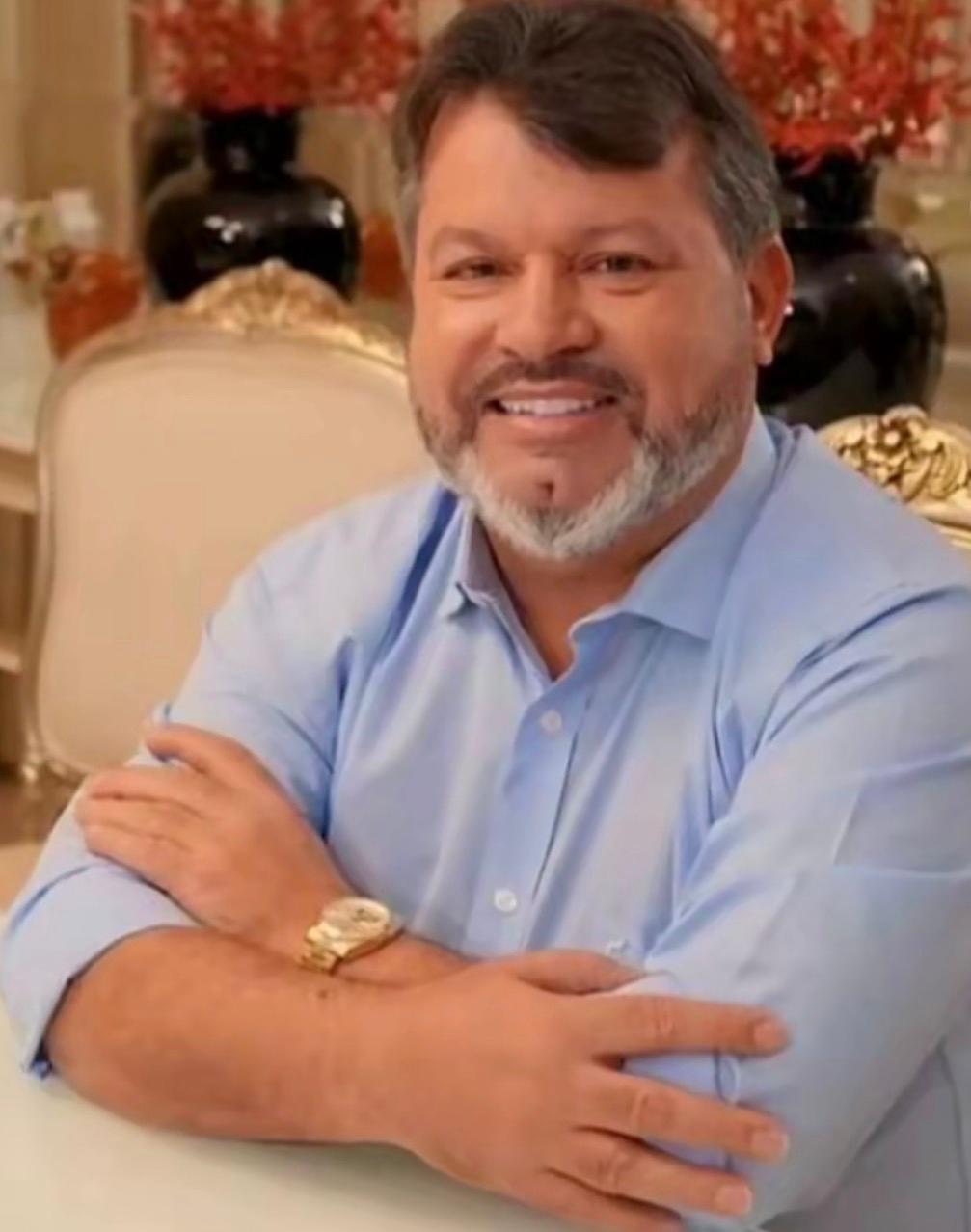 Empresário binacional, agropecuarista, diretor do Grupo Monarca e representante político em Mato Grosso do Sul