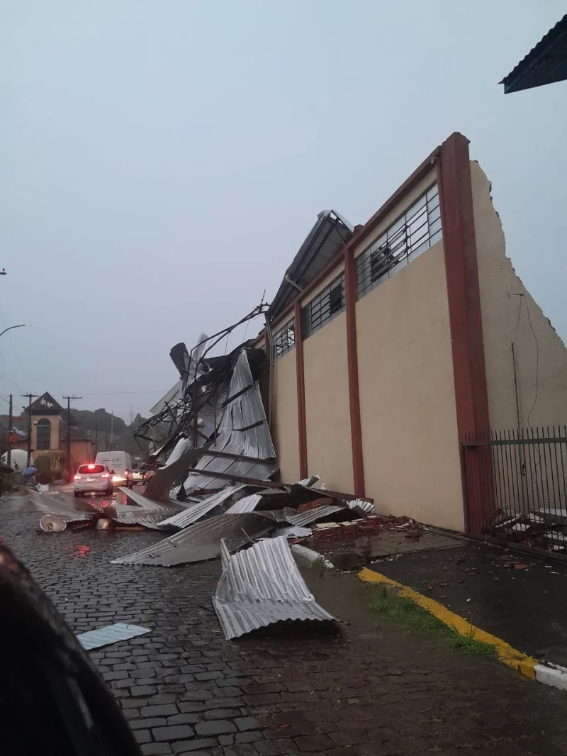Ciclone extratropical provoca estragos no Rio Grande do Sul e mantém alerta para o Sul e Sudeste