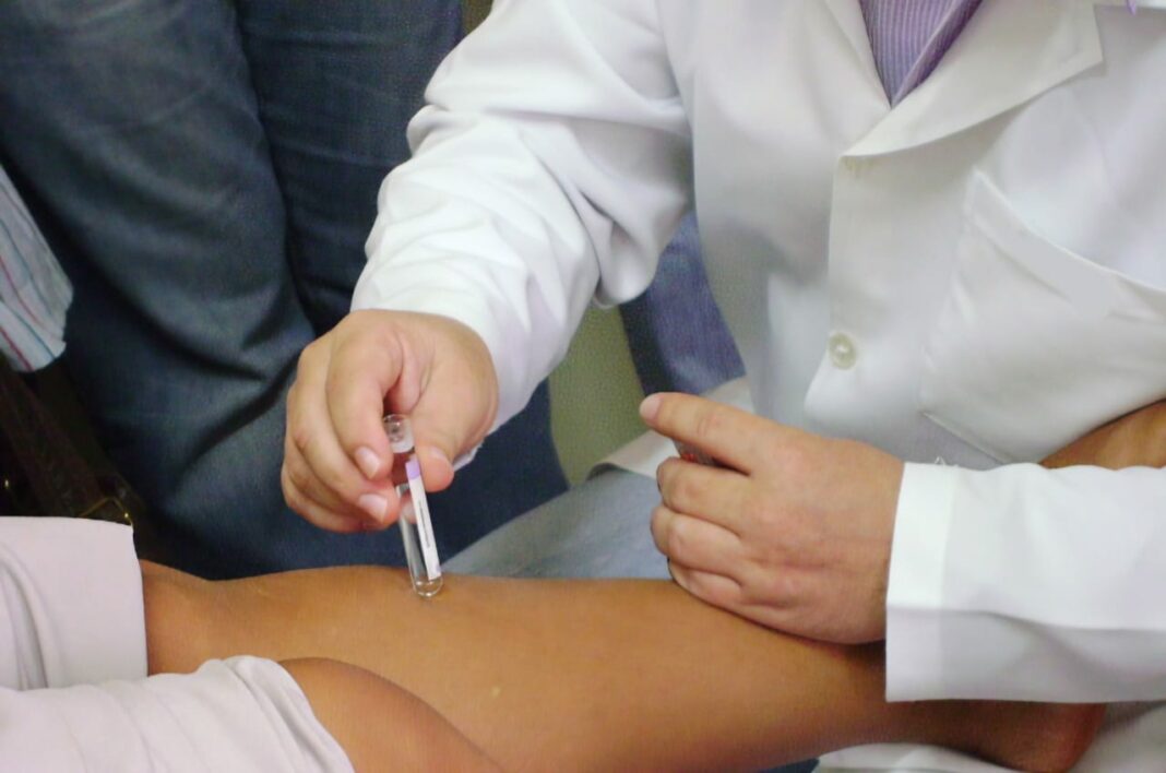 Equipes do Programa Municipal de Controle da Hanseníase alertam para o diagnóstico precoce e para o tratamento adequado. Avaliação também é realizada através do teste de sensibilidade térmica. Foto: Assecom/Divulgação