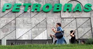 Governo anuncia nova redução no preço da gasolina; queda de 5,2% começa a valer nesta terça-feira.