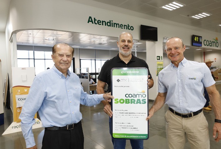 Coamo inicia a distribuição de R$ 716 milhões em sobras a mais de 32 mil cooperados nos estados do PR, SC e MS. Com resultado total superior a R$ 2 bilhões em 2025, a cooperativa reforça o compromisso com o produtor e o fortalecimento do agronegócio. 🌱💰