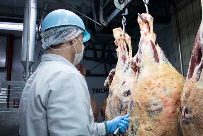 Frigoríficos brasileiros investem em tecnologia para manter liderança global da carne bovina