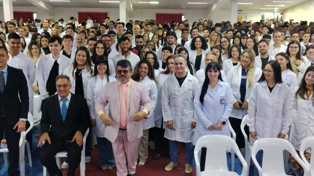 CEO da UCP e da Universidade Interamericana de Pedro Juan Caballero, Carlos Bernardo, foi o anfitrião da solenidade.