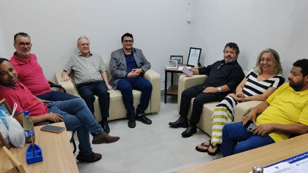 Reunião no gabinete do vereador Edinho Quintana.