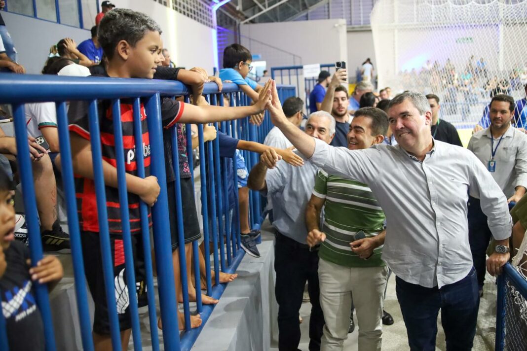 🏗️ Investimentos estaduais somam mais de R$ 14 milhões em educação, esporte e infraestrutura no município.