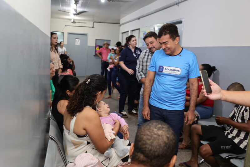 Prefeito Marçal Filho e secretário de saúde Márcio Figueiredo estiveram nesta sexta-feira na unidade de saúde Parque do Lago II – Foto: A. Frota.