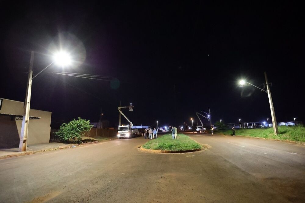 Início da modernização do sistema de iluminação públicas em Dourados. (Fotos: A.Frota).