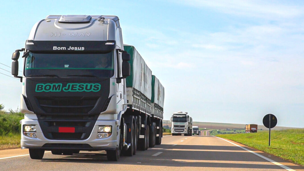 No Grupo Bom Jesus, elas encaram longas distâncias e grandes desafios para garantir que a produção chegue ao destino com segurança. Das lavouras no Mato Grosso, Bahia e Piauí às estradas do país, são exemplo de preparo, foco e determinação. 🚛✨