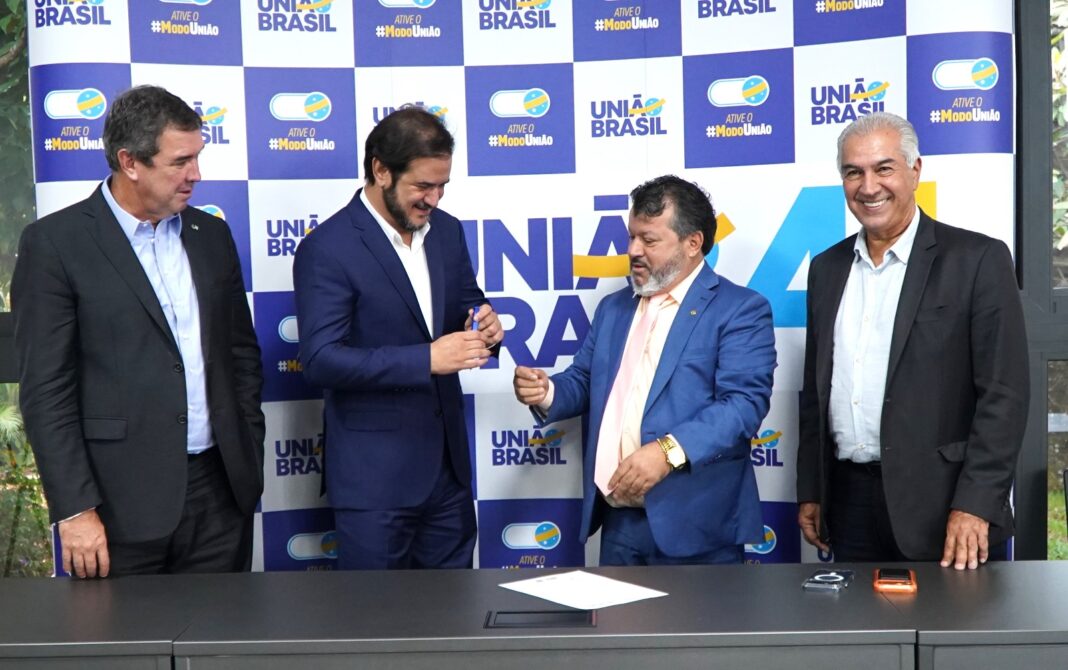 Empresário Carlos Bernardo oficializa filiação ao União Brasil em Brasília