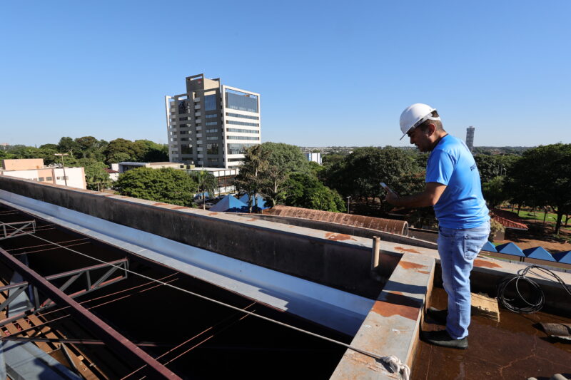 Durante a vistoria, o prefeito percorreu toda a estrutura do prédio, desde o térreo, onde está localizada a arena do teatro, até o piso superior, que abriga salas administrativas. Foto: A. Frota