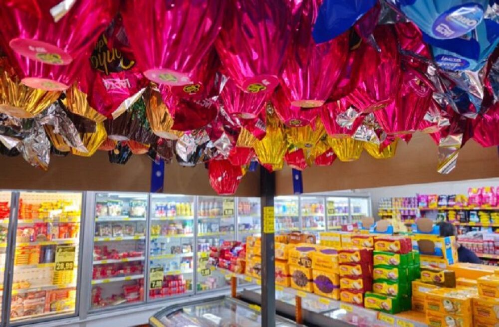 Ovos de Páscoa em supermercado (Foto: Kleber Clajus/ProconMS).