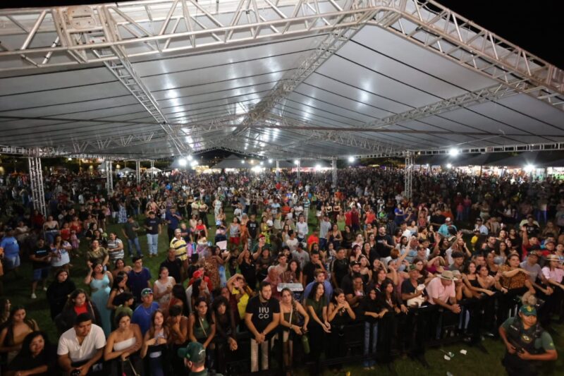 Mais de 15 mil pessoas prestigiaram as atrações musicais de sábado, com destaque para o show de Loubet (Foto: A. Frota).