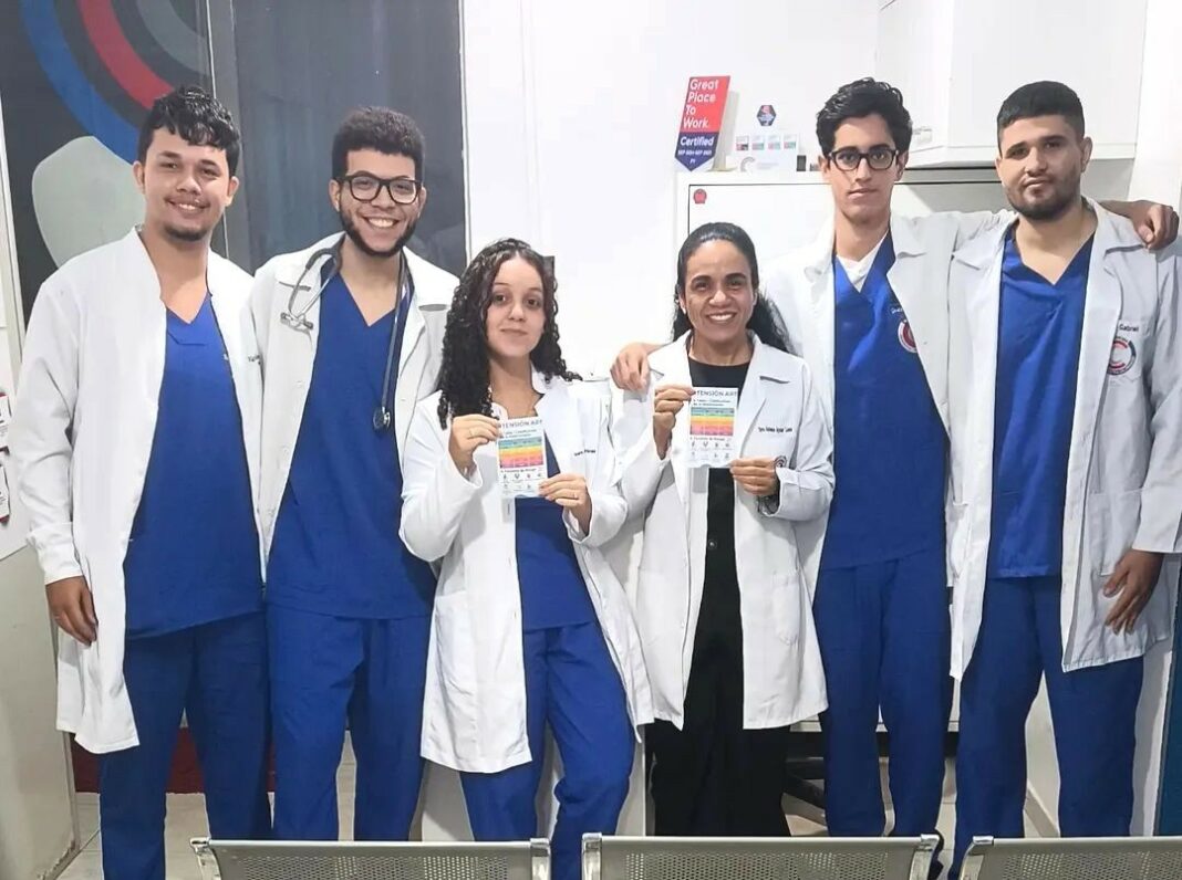 Futuros médicos do 5º semestre levam palestras educativas a pacientes das clínicas