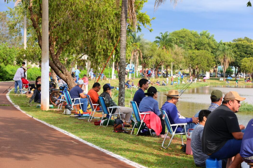 Pescaria e atrações culturais movimentam o Parque Antenor Martins durante a Festa da Páscoa em Dourados (Foto- A. Frota).