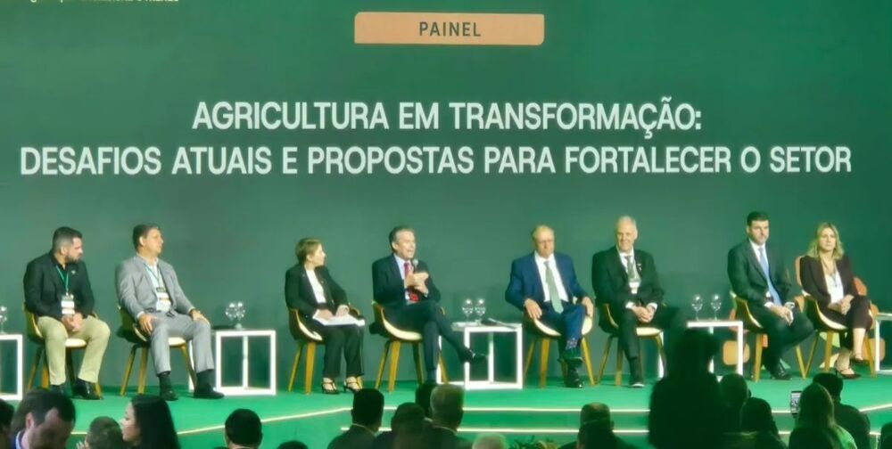 Congresso da Abramilho com ex- ministra Tereza Cristina, ministro André de Paula e vice-presidente Geraldo Alckmin (Foto: Fernanda Pressinott)