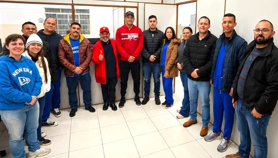 Bernardo com lideranças do setor de segurança pública.