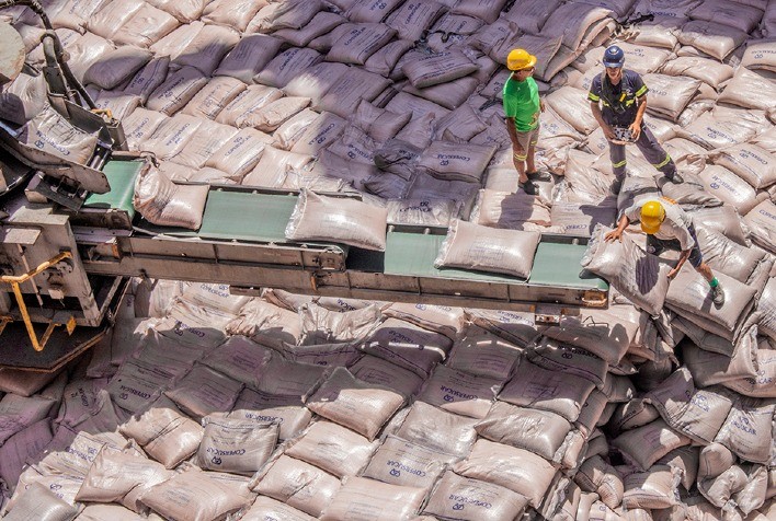 Exportações de açúcar somam 1,6 milhão de toneladas no line-up e mantêm forte ritmo de embarques nos portos do Brasil