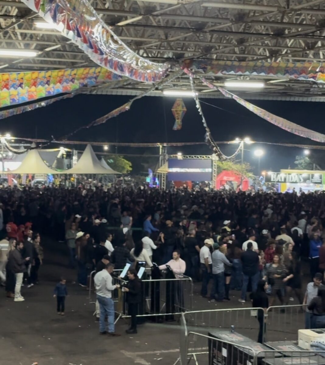 CEO do Monarca Group, Carlos Bernardo prestigia tradicional Festa da Fogueira em Jateí 