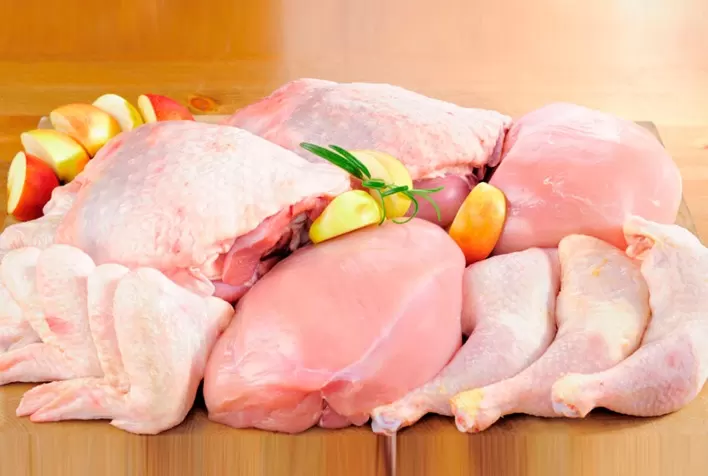 Carne de frango perde força no mercado interno com maior oferta, mas exportações sustentam setor em 2026