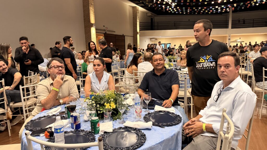 Carlos Bernardo participa da 4ª Feijodown e doa whisky raro para leilão em apoio à Associação Douradown
