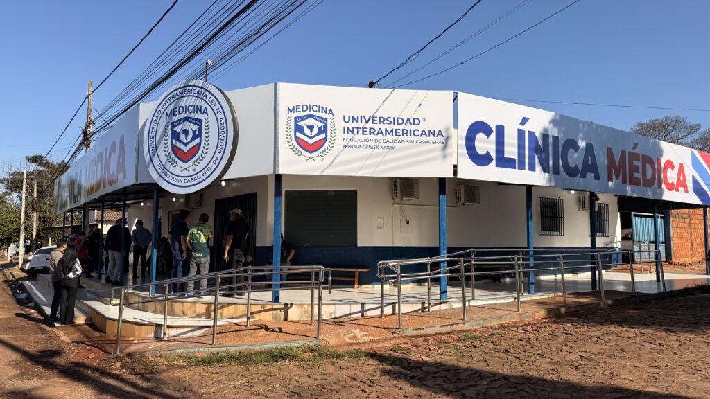Antes da volta às aulas, Carlos Bernardo vistoria clínicas universitárias para elevar padrão de atendimento e formação médica na fronteira
